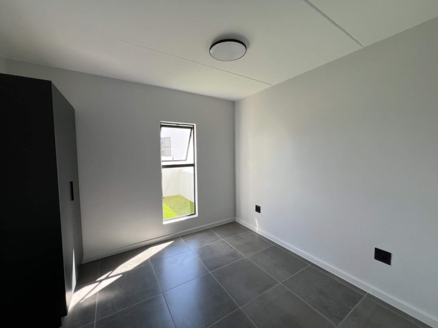 To Let 2 Bedroom Property for Rent in Newinbosch Western Cape